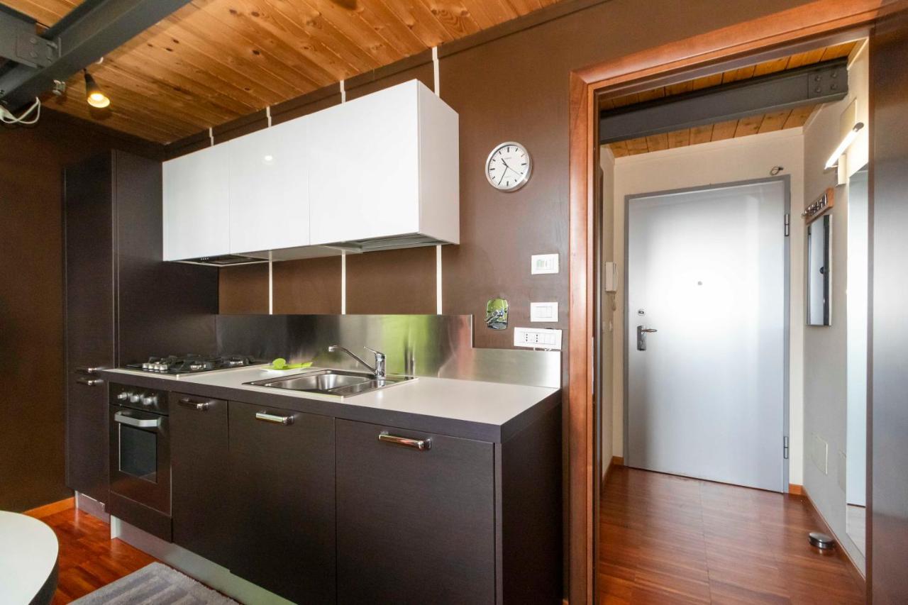 Dora Riverside Modern Apartment With Private Parking Торино Екстериор снимка