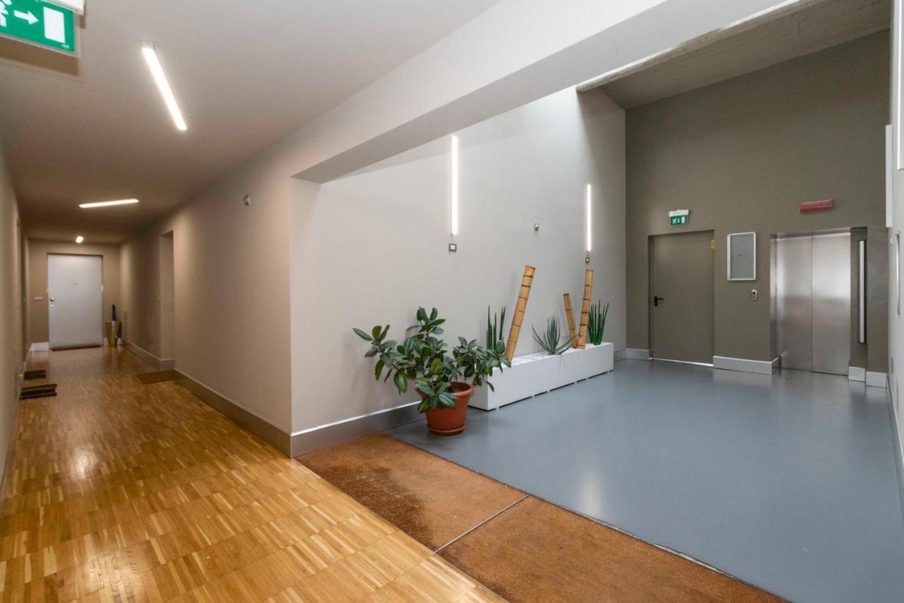 Dora Riverside Modern Apartment With Private Parking Торино Екстериор снимка
