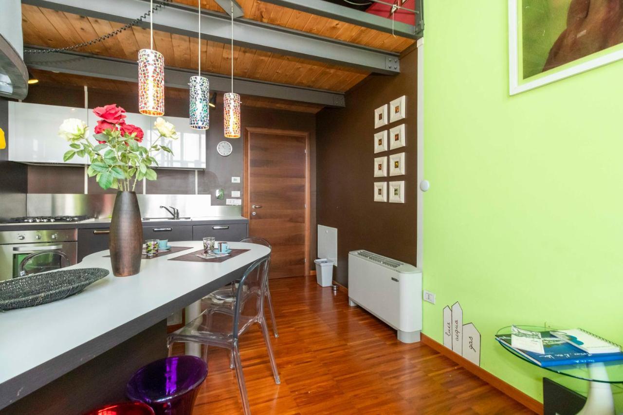 Dora Riverside Modern Apartment With Private Parking Торино Екстериор снимка